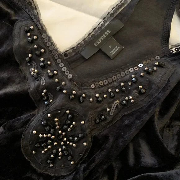 EUC Black velvet V-hem peplum babydoll tank with beading. Sz small by Express. - Picture 6 of 6